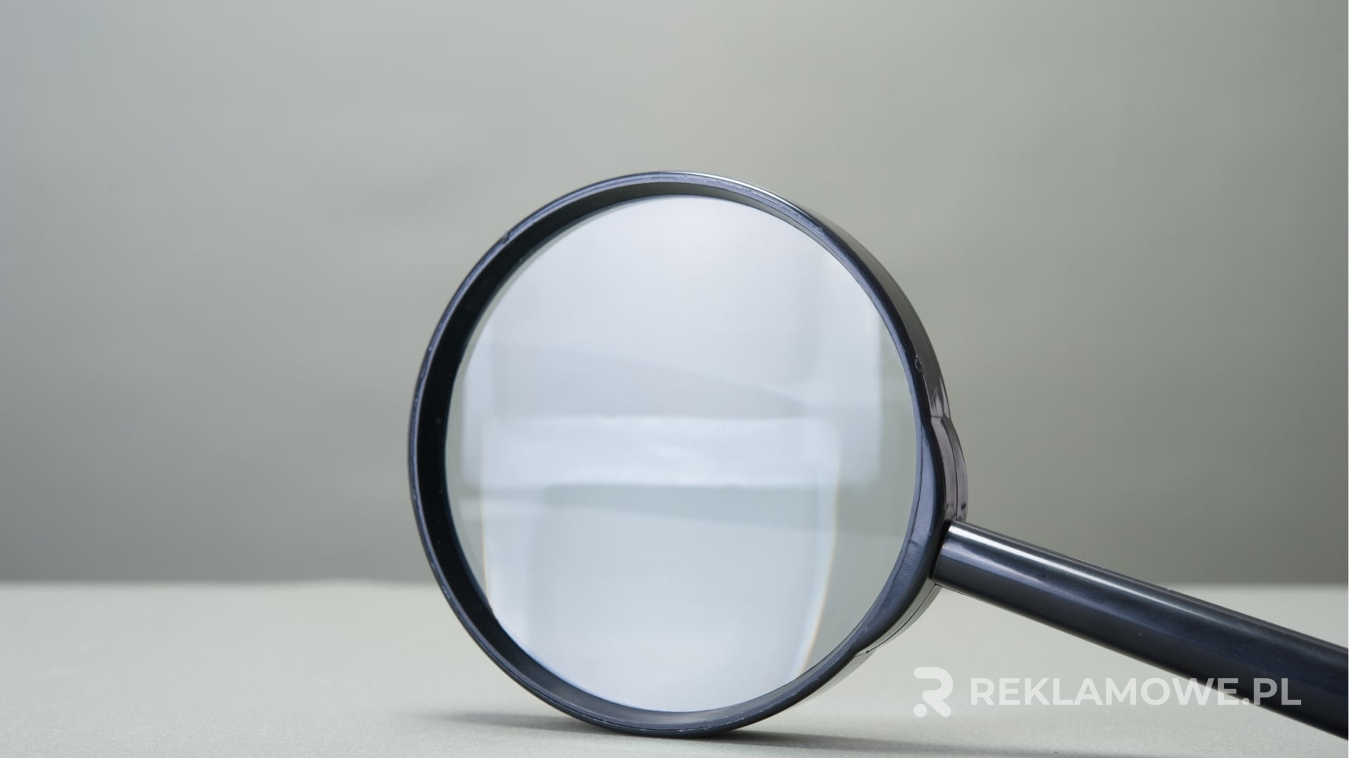 Lupa reklamowa jako praktyczny upominek promocyjny