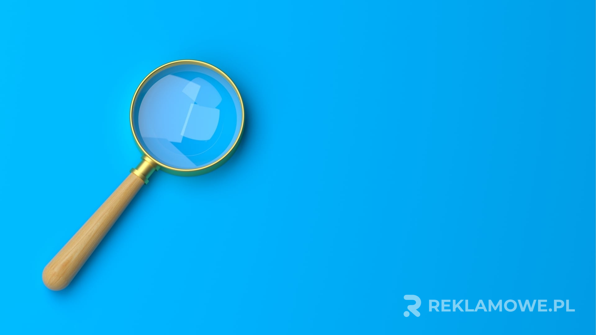 Lupa skupiająca uwagę na logo firmy