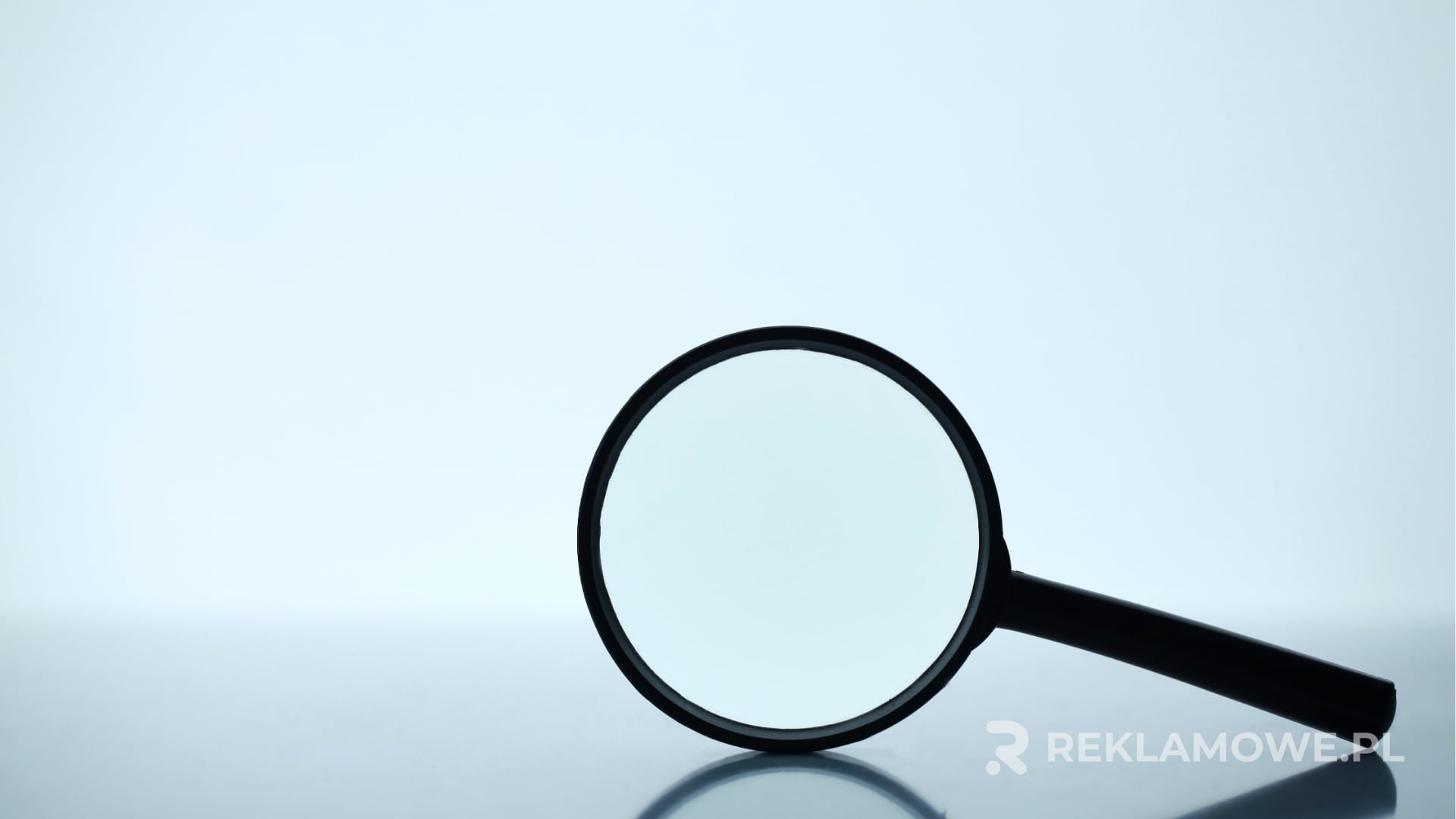 Personalizowana lupa reklamowa na biurku